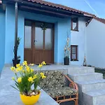 With Garage And Garden Koberice u Brna