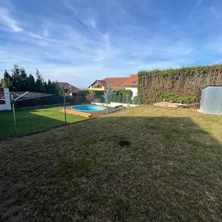 With Garage And Garden *